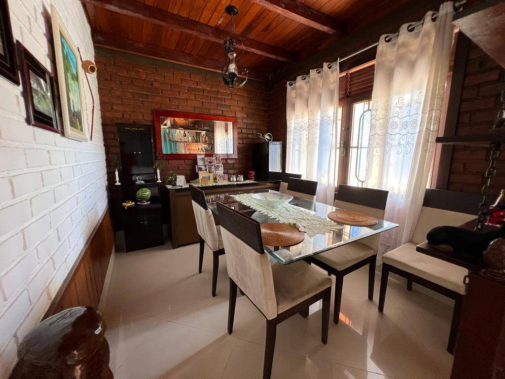 Casa à venda com 2 quartos, 100m² - Foto 3