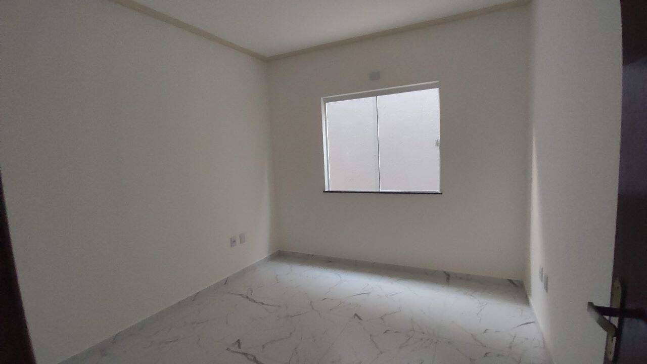 Casa à venda com 3 quartos, 240m² - Foto 2